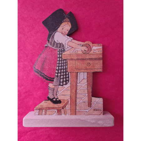 Lot de 9 Alsaciennes sur socle 15cm